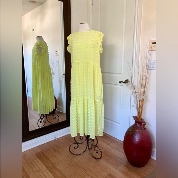 SO® Pom Pom textured Flutter Sleeve Tiered Midi Dress - Picture 6 of 15